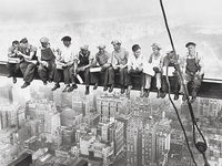 80cm x 60cm Lunchtime Atop a Skyscraper, 1932 von Charles Ebbets