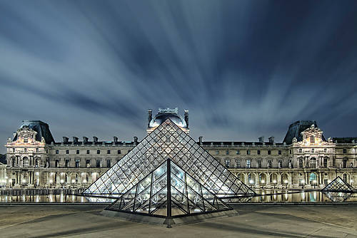 Array Pyramide moderne von Arnaud Bertrande