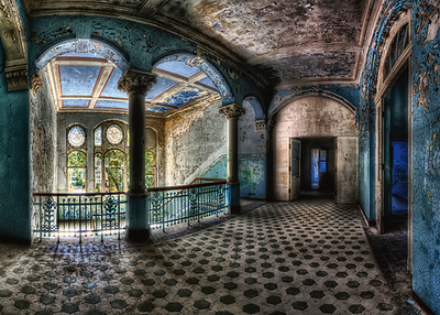 70cm x 50cm Beautiful Decay von Matthias Haker