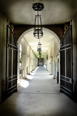 Array Courtyard Pathway von Gill Copeland
