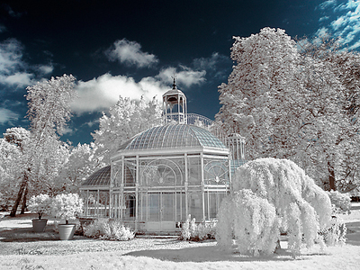 Array The Glass House by Eiffel, Gradignan von Tonee Gee