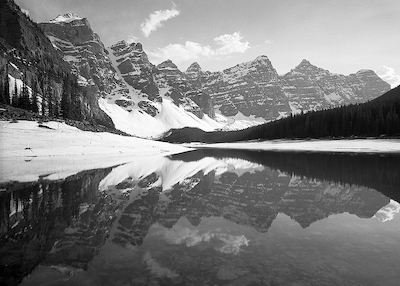 100cm x 71.43cm Canada Alberta Moraine Lake Reflection von Dave Butcher