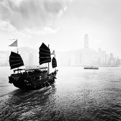 100cm x 100cm Boat in the Hong Kong Harbor von Praxis Studio