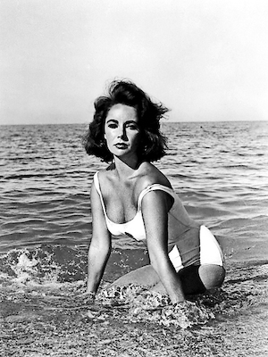Array Elizabeth Taylor - In the surf von Hollywood Photo Archive