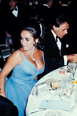 Array Elizabeth Taylor and Richard Burton at the Oscars von Hollywood Photo Archive