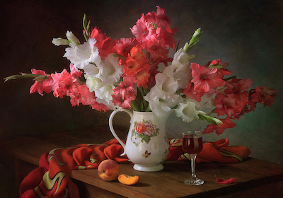 Array Still life with a bouquet of gladioli and a peach von Tatyana Skorokhod