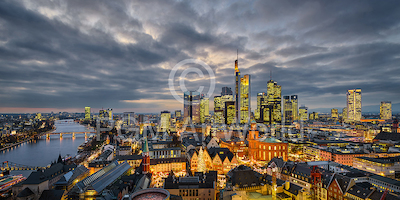 Array Frankfurt Evening Skyline von Michael Abid