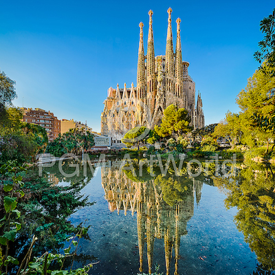 Array Sagrada Familia Reflected von Michael Abid