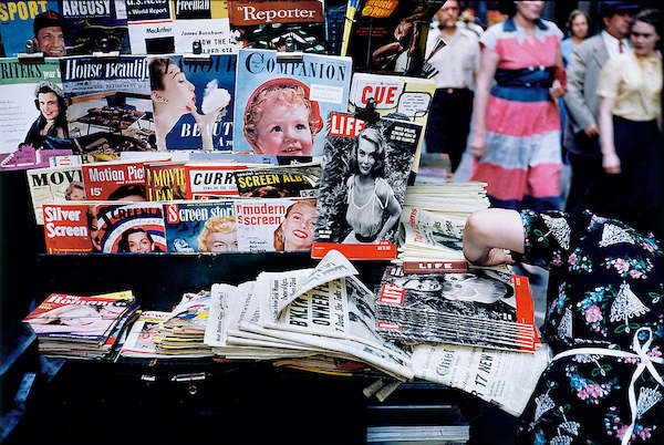 37cm x 24cm Magazine Stand von Ruth Orkin