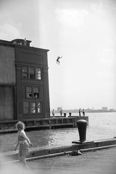 Array Boy Jumping von Ruth Orkin