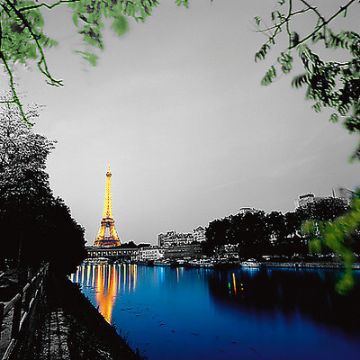 Array Eiffel Reflect von Anne Valverde