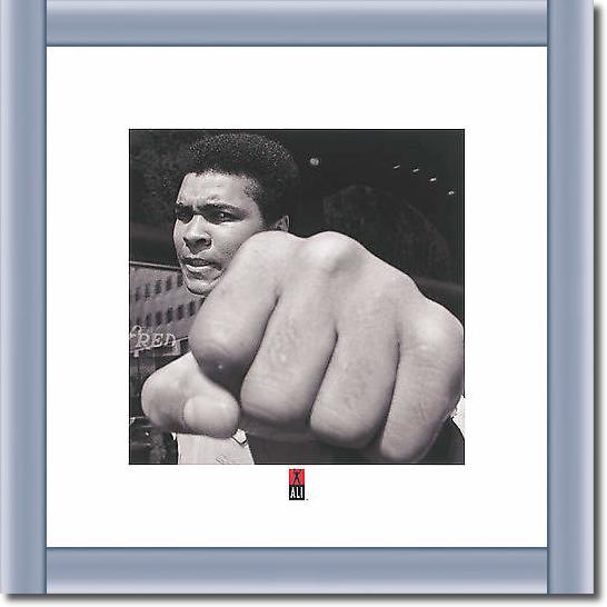 Muhammad Ali (Fist) von Muhammad Ali Enterprises LLC.