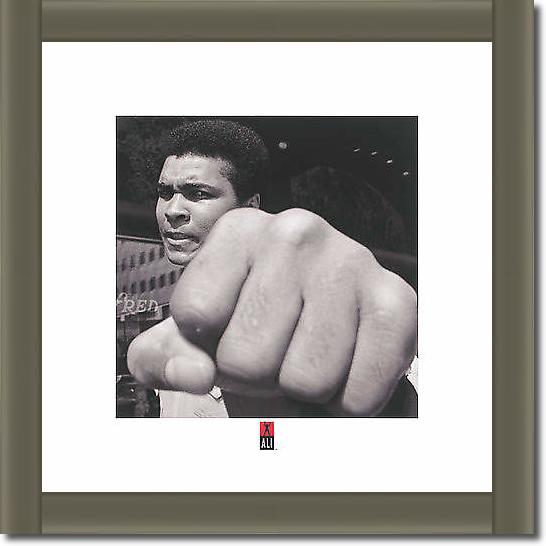 Muhammad Ali (Fist) von Muhammad Ali Enterprises LLC.