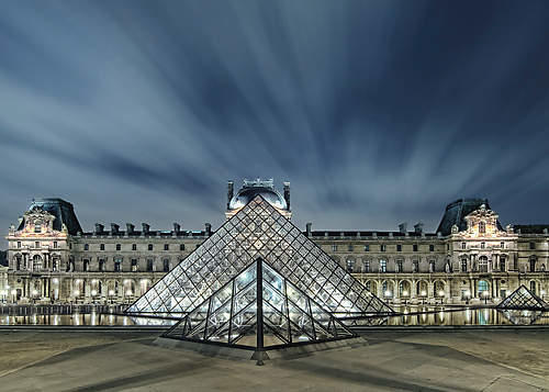 Pyramide moderne von Arnaud Bertrande