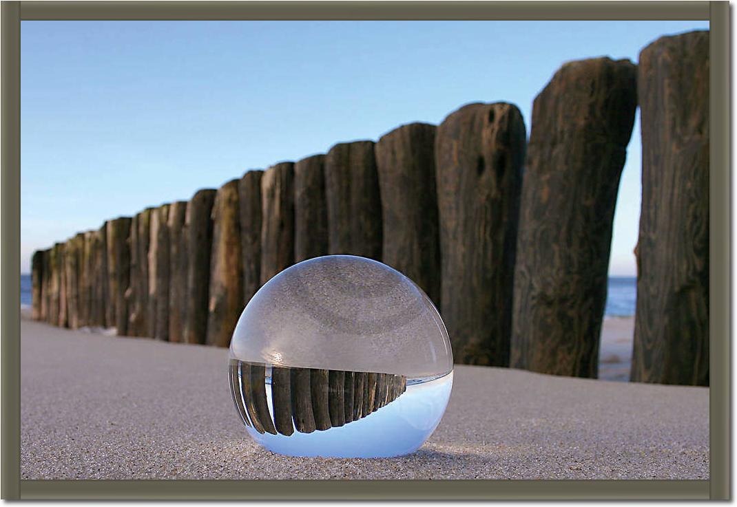 Kugel im Sand                    von Gerhard Rossmeissl