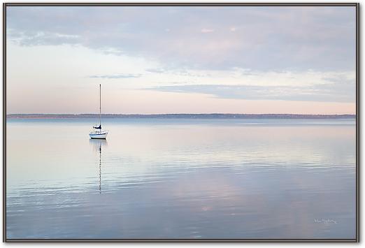 Sailboat in Bellingham Bay I von Alan Majchrowitz