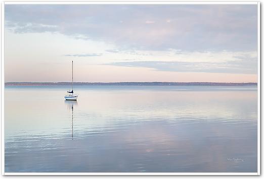 Sailboat in Bellingham Bay I von Alan Majchrowitz