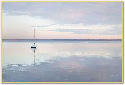 Sailboat in Bellingham Bay I von Alan Majchrowitz