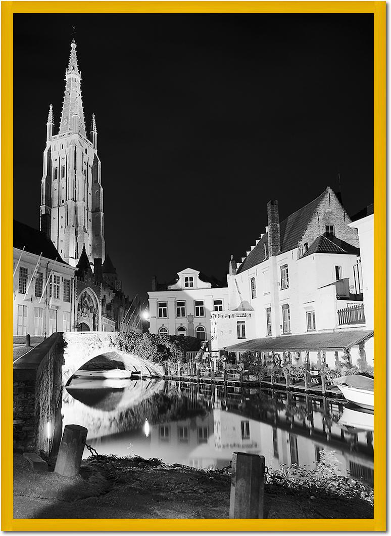 Bruges Canal Reflections von Dave Butcher