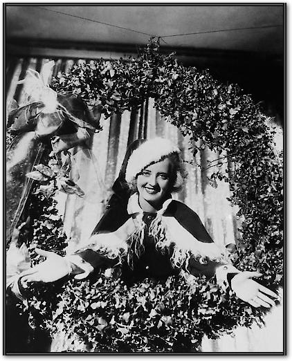 Bette Davis Christmas Wreath von Hollywood Photo Archive