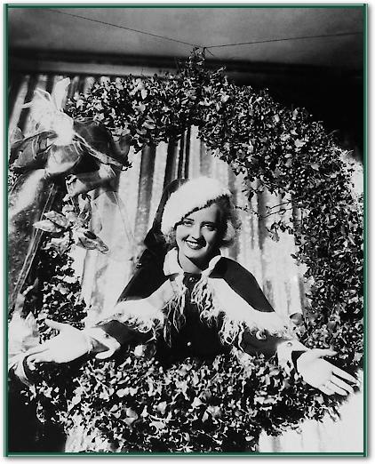 Bette Davis Christmas Wreath von Hollywood Photo Archive