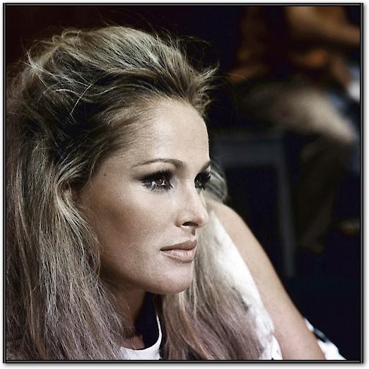 Ursula Andress von Hollywood Photo Archive
