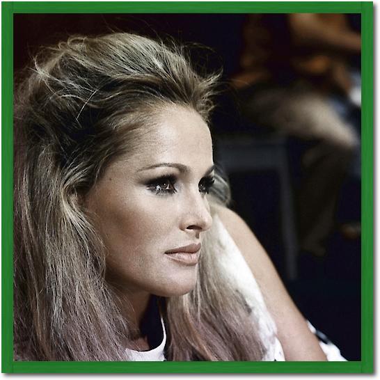 Ursula Andress von Hollywood Photo Archive