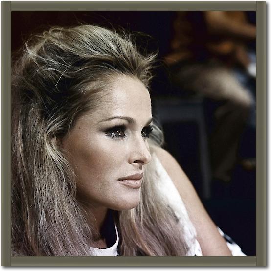 Ursula Andress von Hollywood Photo Archive