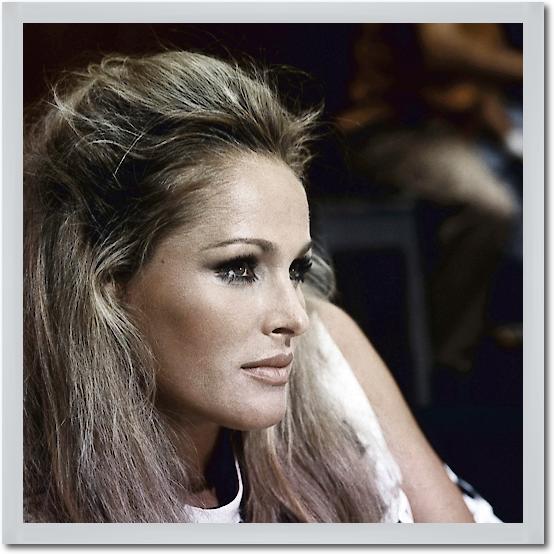 Ursula Andress von Hollywood Photo Archive