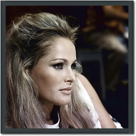 Ursula Andress von Hollywood Photo Archive