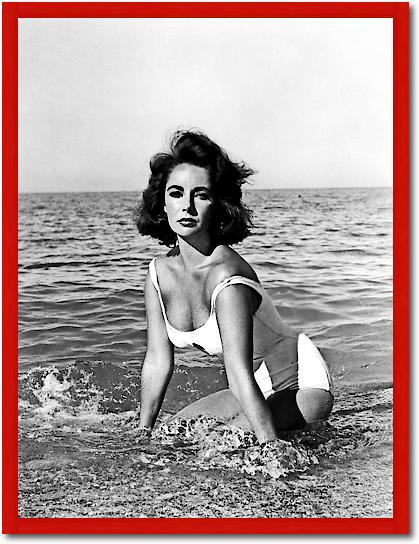 Elizabeth Taylor - In the surf von Hollywood Photo Archive