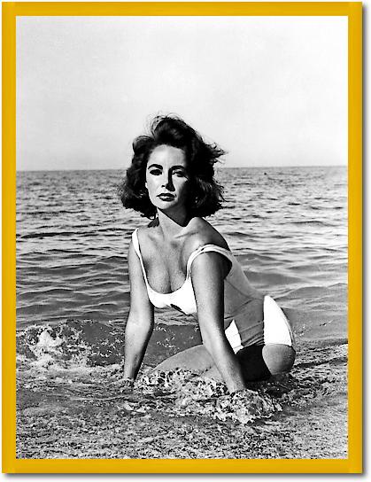 Elizabeth Taylor - In the surf von Hollywood Photo Archive