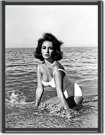 Elizabeth Taylor - In the surf von Hollywood Photo Archive