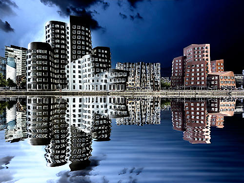 Gehry Bauten Düsseldorf im Medienhafen von Rolf Fischer