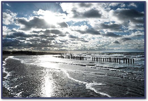 Glistening Shoreline von Gill Copeland