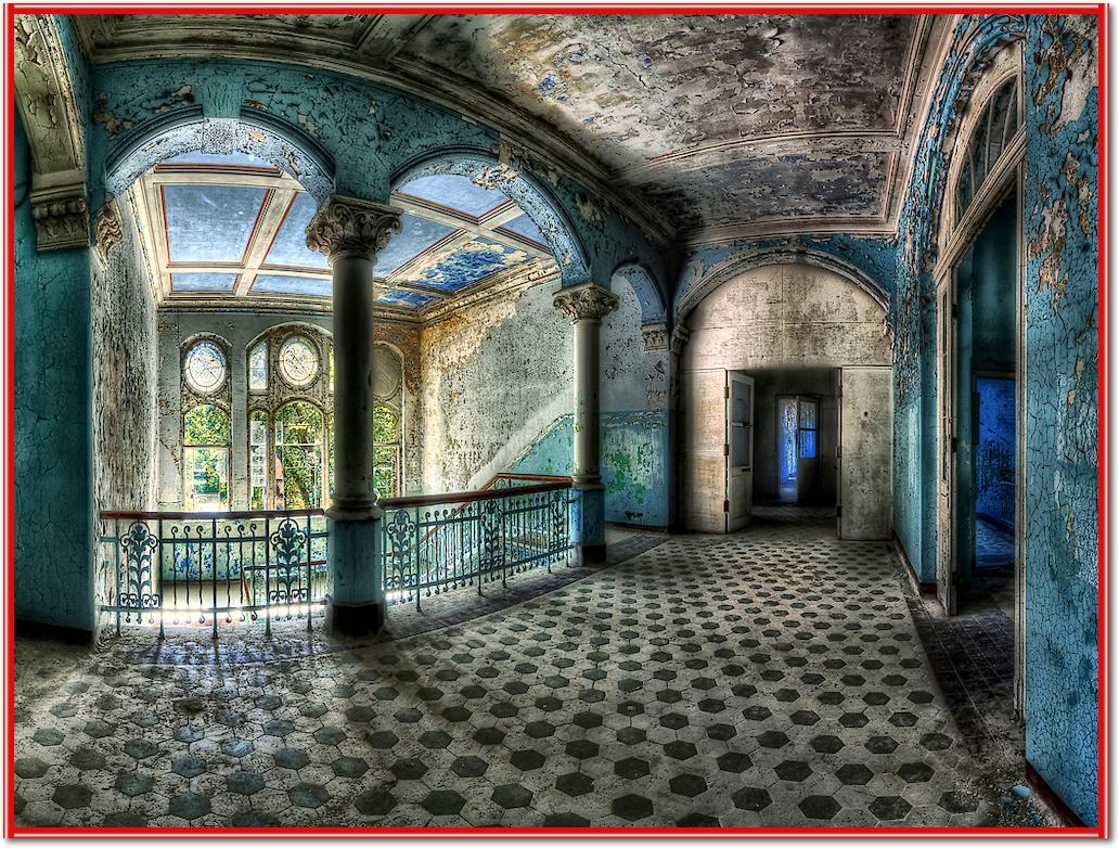 Beautiful Decay von Matthias Haker