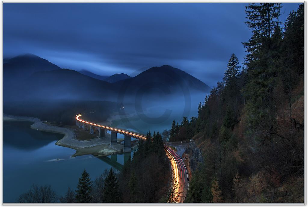 Sylvensteinspeicher bei Nacht von Markus Scholz