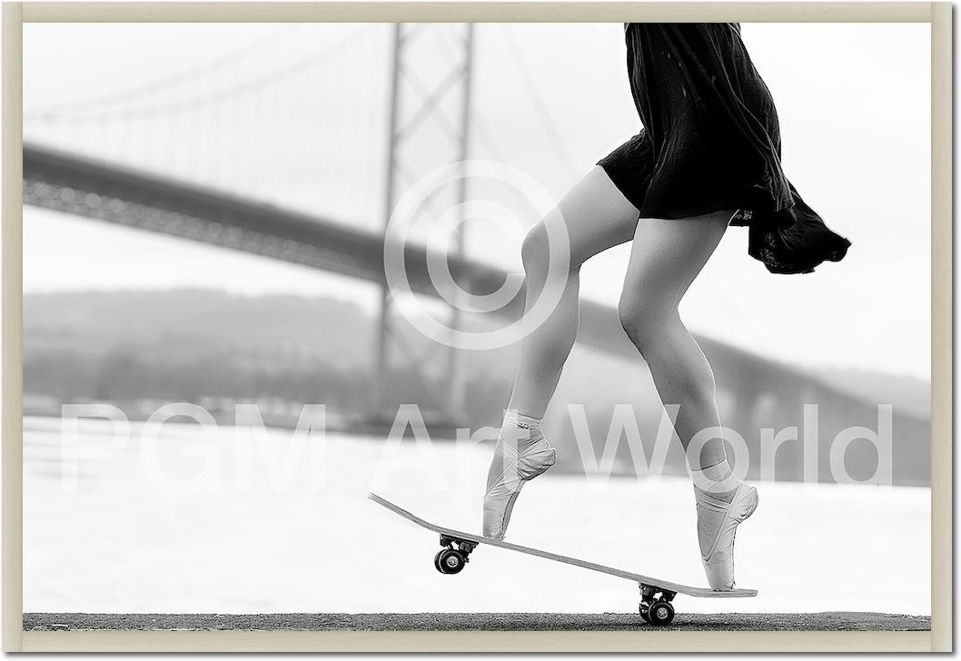 Skater Girl von Howard Ashton-Jones